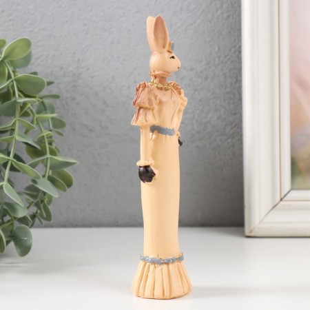 Souvenir Polystone "Madmoiselle Stop in a cream dress"-1
