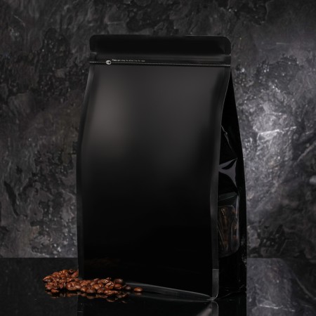 Eight -shirt package with lateral folds, 20 x 30 x 4 cm, black