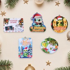 A set of toys on the Christmas tree 