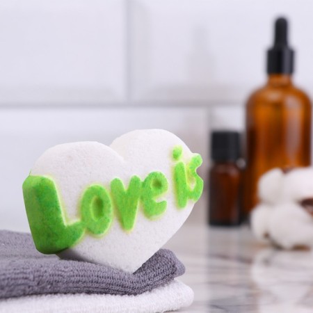 Bombed for the bath "Love is.." 80 g of needles