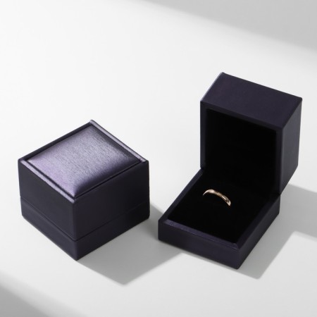 Case for the Ring "Quadro" classic, 6 × 6, the color is purple-1