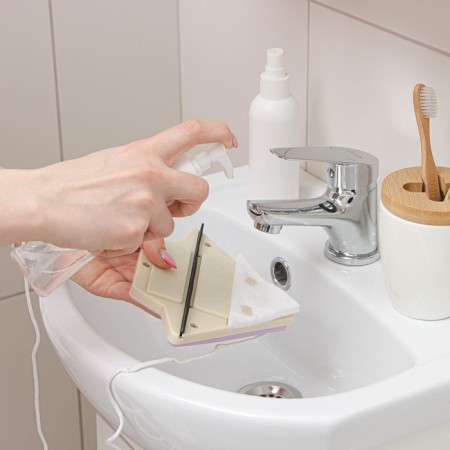 Magnetic brush for washing windows on both sides of the shares, triangular, with a stog, on glass 8-15 mm-3