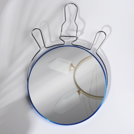 The desktop mirror is a suspended “circle”, bilateral, with an increase, D mirror surface 18.5 cm, color mix-3