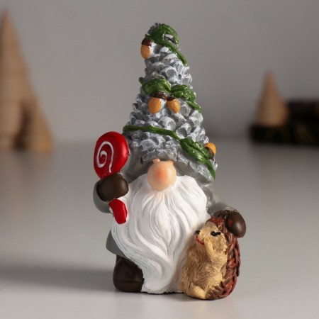 Polystone souvenir "Dwarf in a hat with cones, with a hedgehog and candy" 5.5x4.5x10.5 cm
