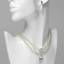 Set 2 objects: earrings, necklace 