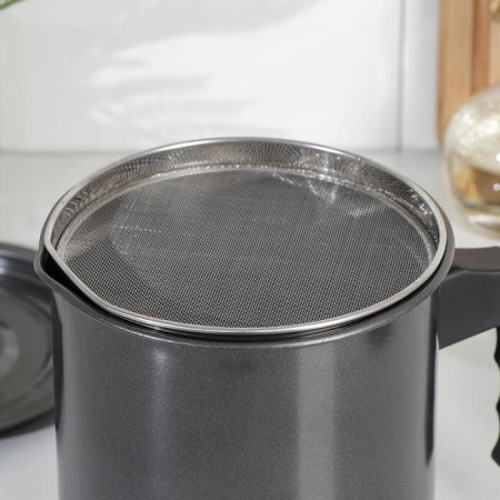 Container for separating oil and broth, with a sieve, 19 × 16 × 17.5 cm, anti -stick coating-1