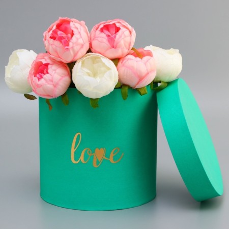 Gift box, with embossing "Love", green 21*21*21*cm