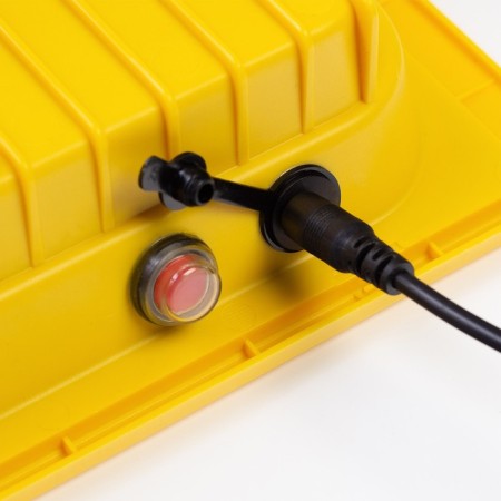 Battery-proceeding flashlight, portable 40 watts, 7000 mAh, IP67, 8 hours of work, 19 x 23 cm-4