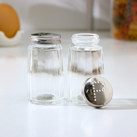 A set of glass spices on a stand, 4 items: a solo, a lobby, a napkin, a tank capacity-4