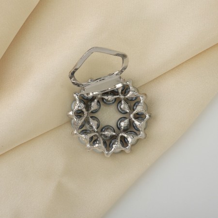 Pearl clip for the scarf, the color is gray in silver-5