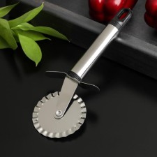 Knife for pizza and dough the share 