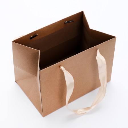 Gift package with a wide bottom of 20 × 14 × 13.2 cm, craft-2
