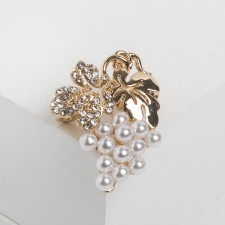 Brooch 