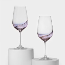 A set of glass glasses for the wine 