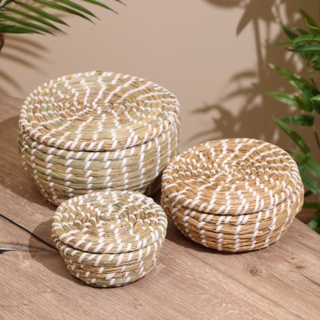 A set of wicker baskets, 3 pcs. with a lid 25x20x16 cm