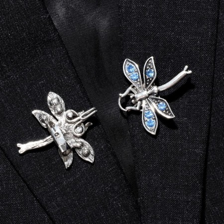 Cardigan clamp "Dragonfly", the color is blue in black silver-4