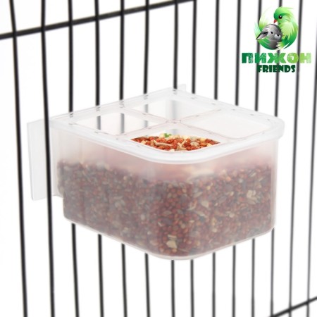 Bird feeder is internal matte with a separator of 9.6 x 8.8 x 5 cm