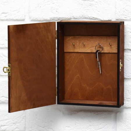 The key a wall -mounted "Casket", 22 x 16.5 x 6 cm.-1