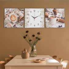Carty clock is wall-mounted, modular 