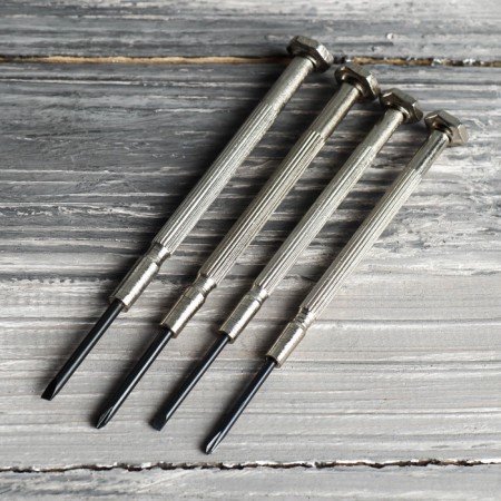 A set of tools in the first aid flashlight, 24 items-8