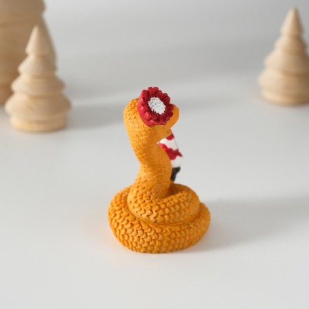 Polystone souvenir "Snake with an ice cream mug" 5x6 cm-5