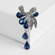 Brooch 