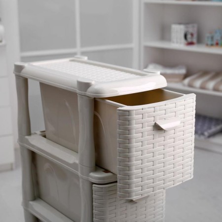The chest of a narrow 4 section "Rotang", the color is white-2
