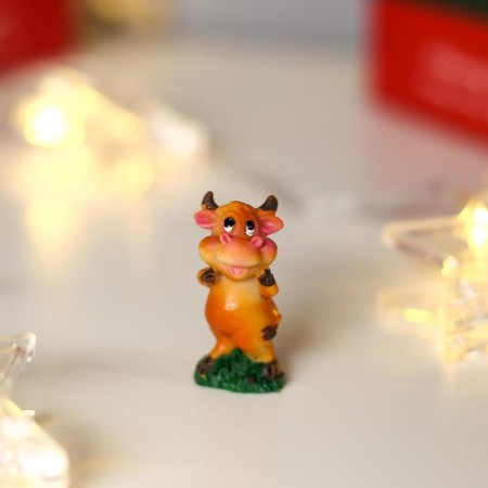 Souvenir Polystone "Boby Karamel on the lawn" MIX 4x2x1.8 cm-1