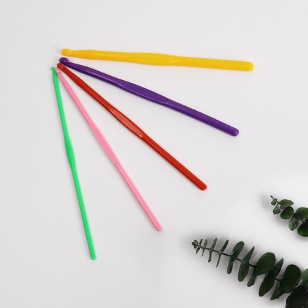 A set of hooks for knitting, d = 3-7 mm, 13.7-14 cm, 5 pcs, color colorful color-2
