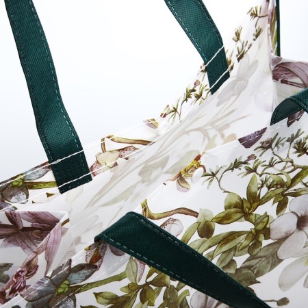 The bag is economic on the button, the color is green-2