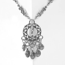The necklace 