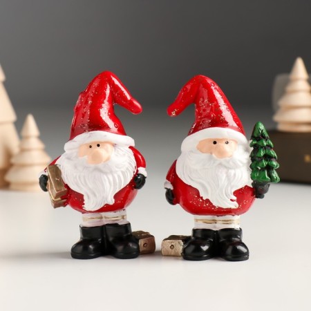 Suvenir Polystone "Santa Claus in a red cap with a Christmas tree/gift" mix 5x3.8x8.2 cm