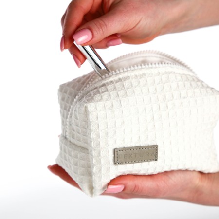 Cosmetic bag at the lightning textura, white color-10