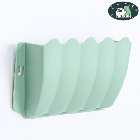 The outer hay feeder, 25 x 15.7 x 7 cm, green