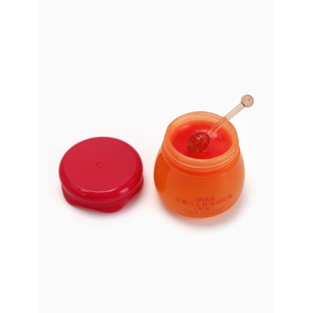 Moisturizing lip balm with strawberries-2