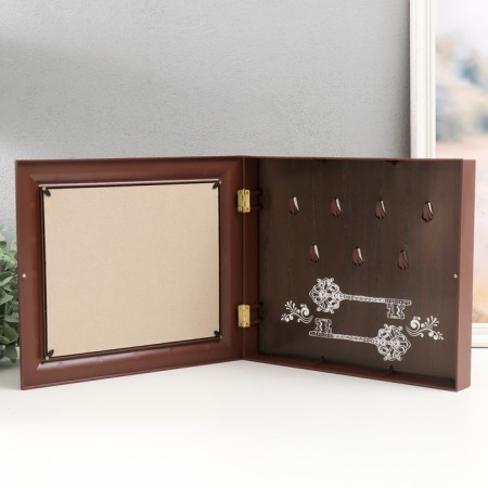 Key closed "Rule one and two" 26.5x31.5 cm nut-2