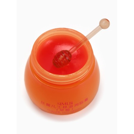 Moisturizing lip balm with strawberries-3