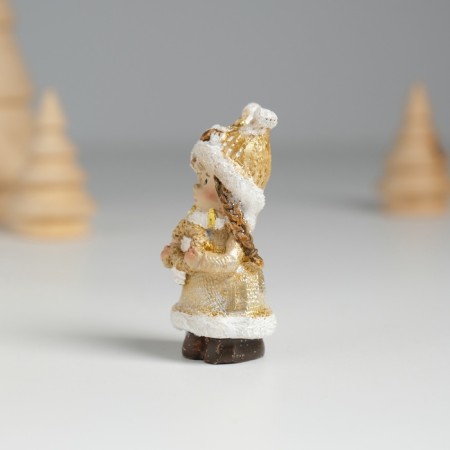 Polystone souvenir "Baby in a hat-hut, in a golden fur coat, with a wreath" 2.2x2.2x5 cm-2