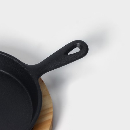 Cast iron pan "Avignon", 21.5 × 15.5 × 2.5 cm, with 2 plums, on a wooden stand-2