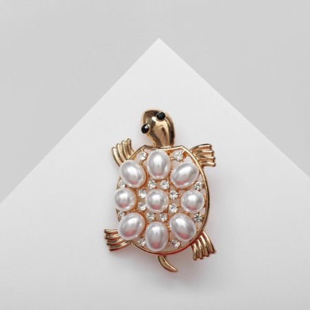 Brooch "Turtle" with a pearl shell, white color in gold-2