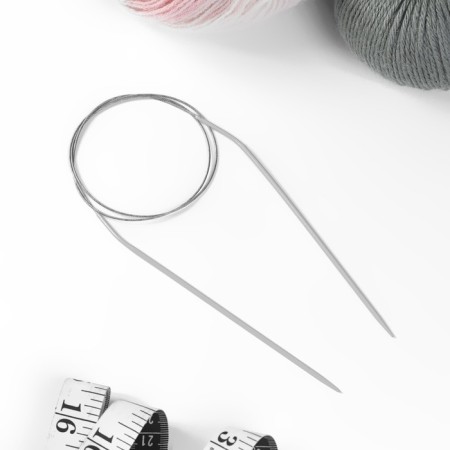 The knitting needles are circular, for knitting, with a Teflon coating, with a metal cable, D = 2.75 mm, 14/80 cm-1