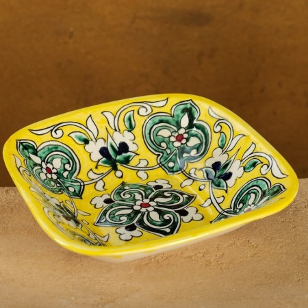 Salennik Rishtan ceramics "Flowers", 17 cm, yellow
