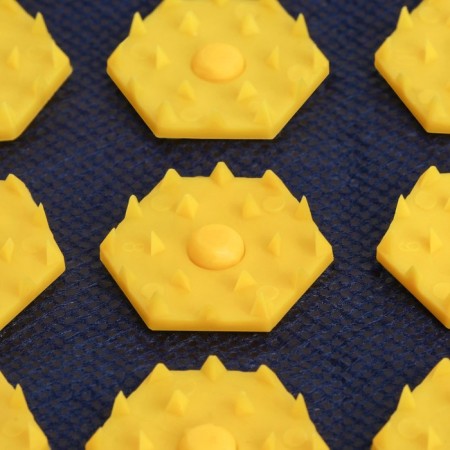 Iplikator - rug, base of spanbond, 140 modules, 28 × 64 cm, dark blue/yellow color-3