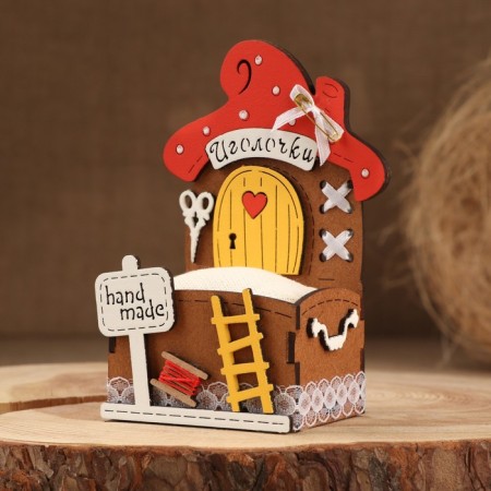 Needle "house" 7.5x5x12.5, oak, red, tree-1