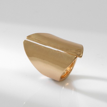 Ring Metal "Trend" The petals are large, the color is gold, size 17-2