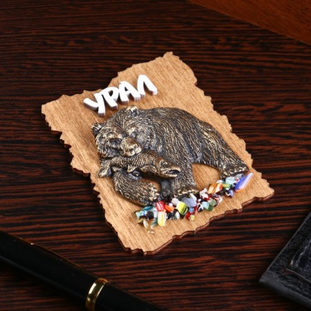 Magnet "Bear with fish new", wood, gypsum, 7x9 cm-1