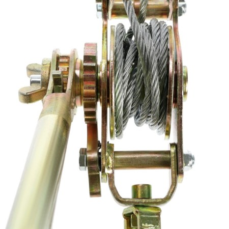 The winch of a lever tundra, a ratchet mechanism with a switch, reverse, traction 4 tons, cable 2 meters-8