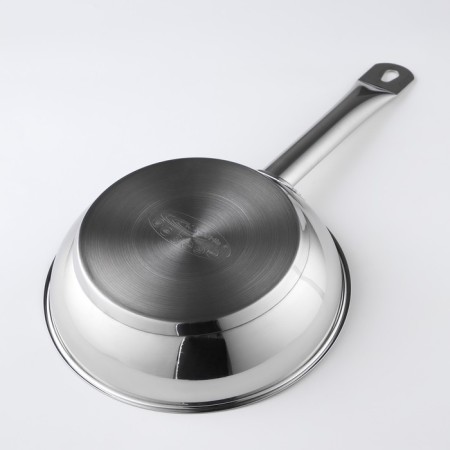 Skoroda "General catering", D = 22 cm, housing thickness 0.6 mm, bottom 3.5 mm, with a heat distribution layer, induction-2