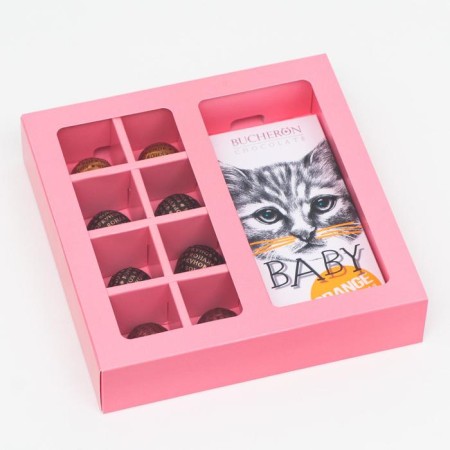 Box for 8 sweets + chocolate, with a window, pink, 17.7 x 17.85 x 3.85 cm
