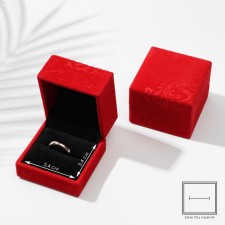 The case is velvet under the ring 